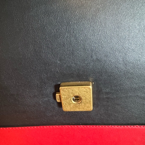 Authentic Gucci Black, Red, and Green Large Dionysus Bag with Bamboo Handle - Picture 4 of 16